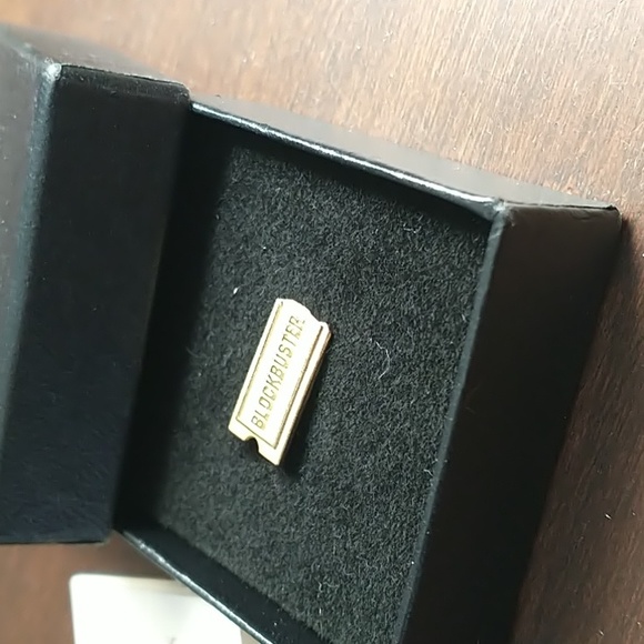 Blockbuster Logo Tack Pin - Picture 4 of 5